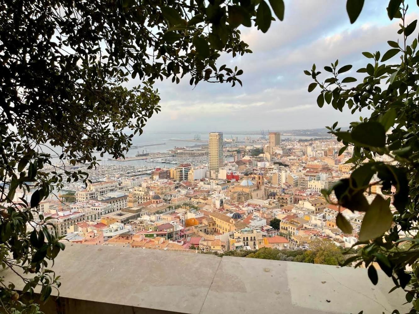 Gran Atico Con Terraza En El Centro De Аликанте Екстериор снимка